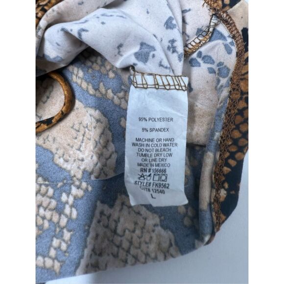 Free Kisses Women’s Bohemian Rushed Front Animal Print Top Size L See Notes - Picture 5 of 6